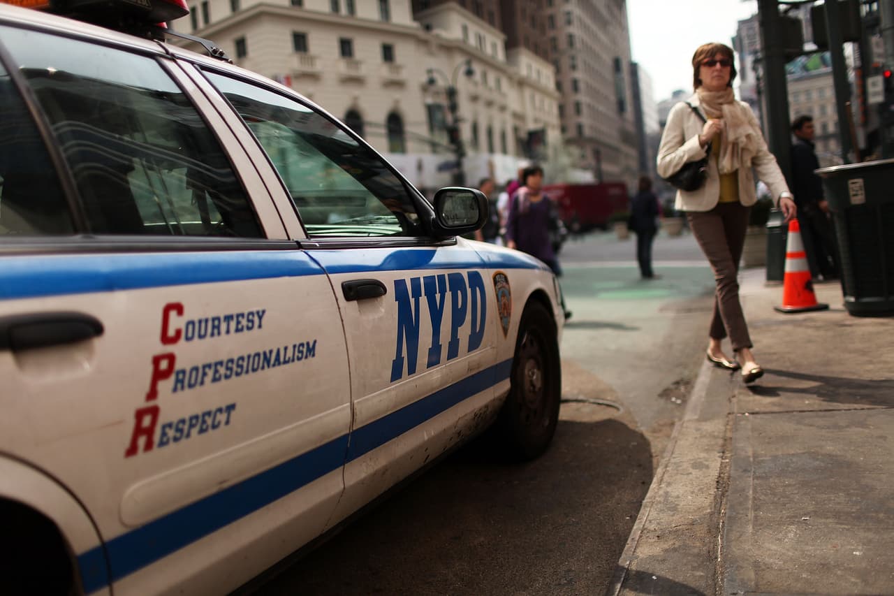 Policía hispana de la NYPD y operadores del 911 entre los acusados de fraude millonario a seguros 