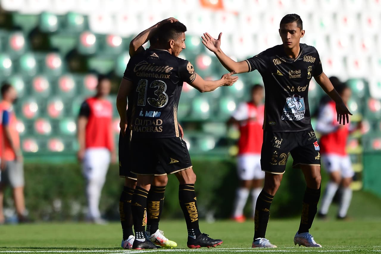 Con dos goles de Ángel Mena desde los once pasos, León consigue vencer 2-1 al Querétaro y toman el cuarto lugar de la tabla de manera momentánea.