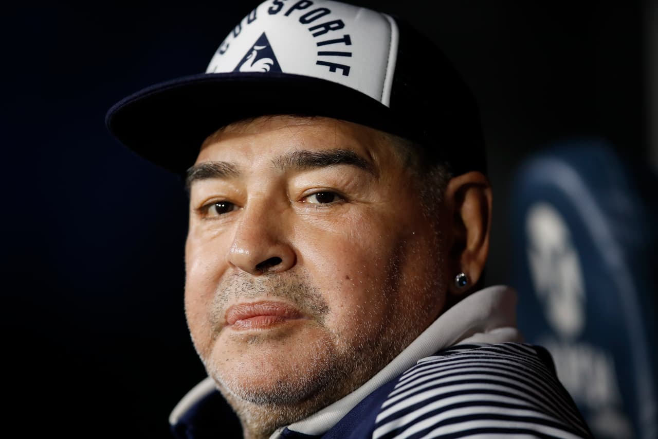 <a href="https://www.tudn.com/futbol/internan-a-diego-armando-maradona-en-un-hospital-video"><u>En video</u></a>. Internan a Diego Armando Maradona en un hospital. Esta pieza del 3 de noviembre informa de la última hospitalización del astro argentino, tras un cuadro depresivo. Luego se determinó que tenía un edema craneal.