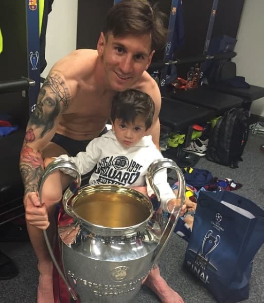 Messi comparte sus triunfos con sus pequeños Thiago y Mateo, sus dos grandes amores.