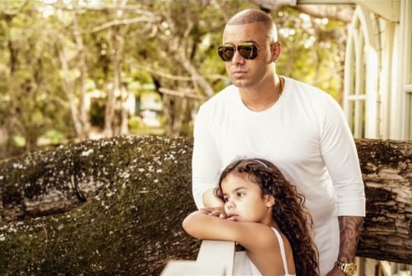 El ídolo del reggaetón tiene dos hijos. Ella es Yelena, la primer hija del cantante.