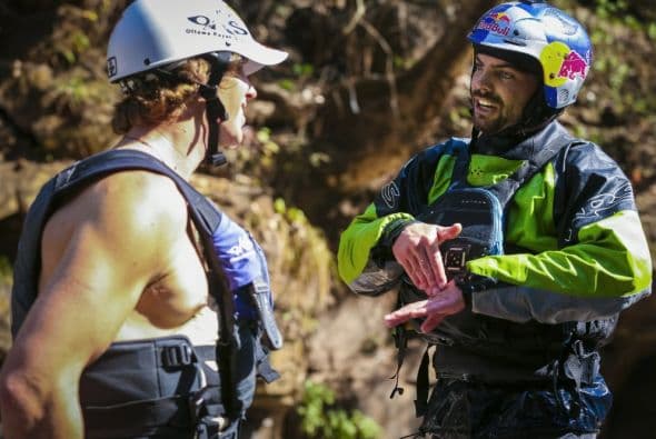 Joel Kowalski y Rafa Ortiz discuten las tácticas para la próxima jornada durante el Primer Descenso Red Bull: Proyecto Michoacán, en Uruapan, MI, México, 26 de Noviembre, 2013.