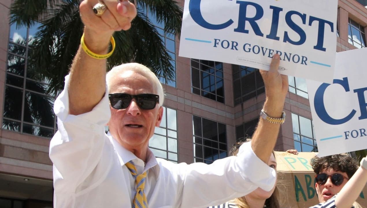 Charlie Crist gana las primarias demócratas y se enfrentará al gobernador DeSantis en noviembre
