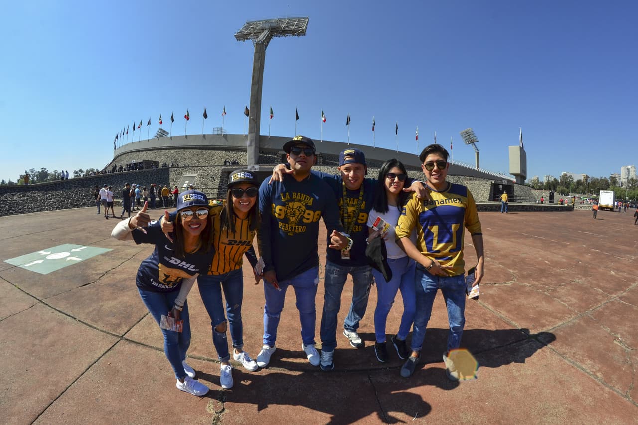 Los fanáticos de Pumas UNAM y América llegaron al estadio de Ciudad Universitaria con su colorido y alegría para una nueva edición del Clásico Capitalino en la Jornada 7 del Clausura 2019 en la Liga MX.