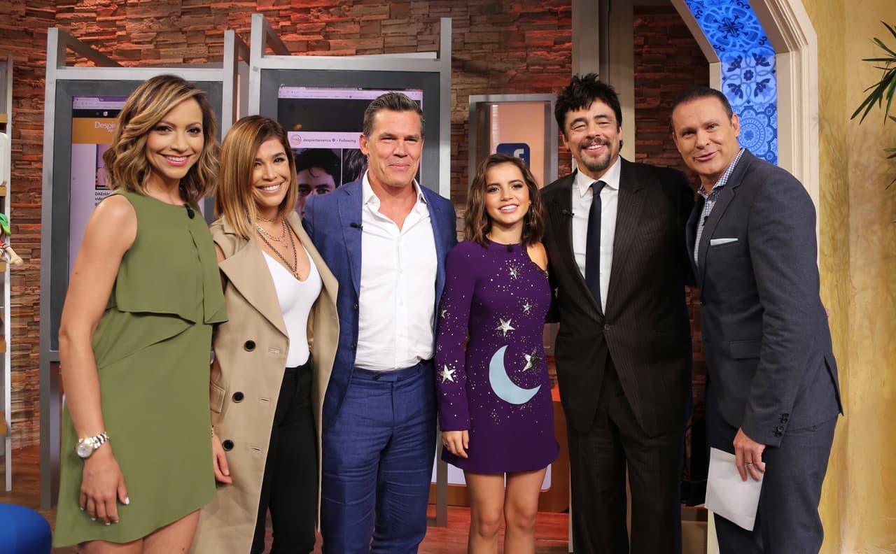La foto del recuerdo: Satcha, Karla y Alan muy contentos de poder compartir con tres grandes actores.