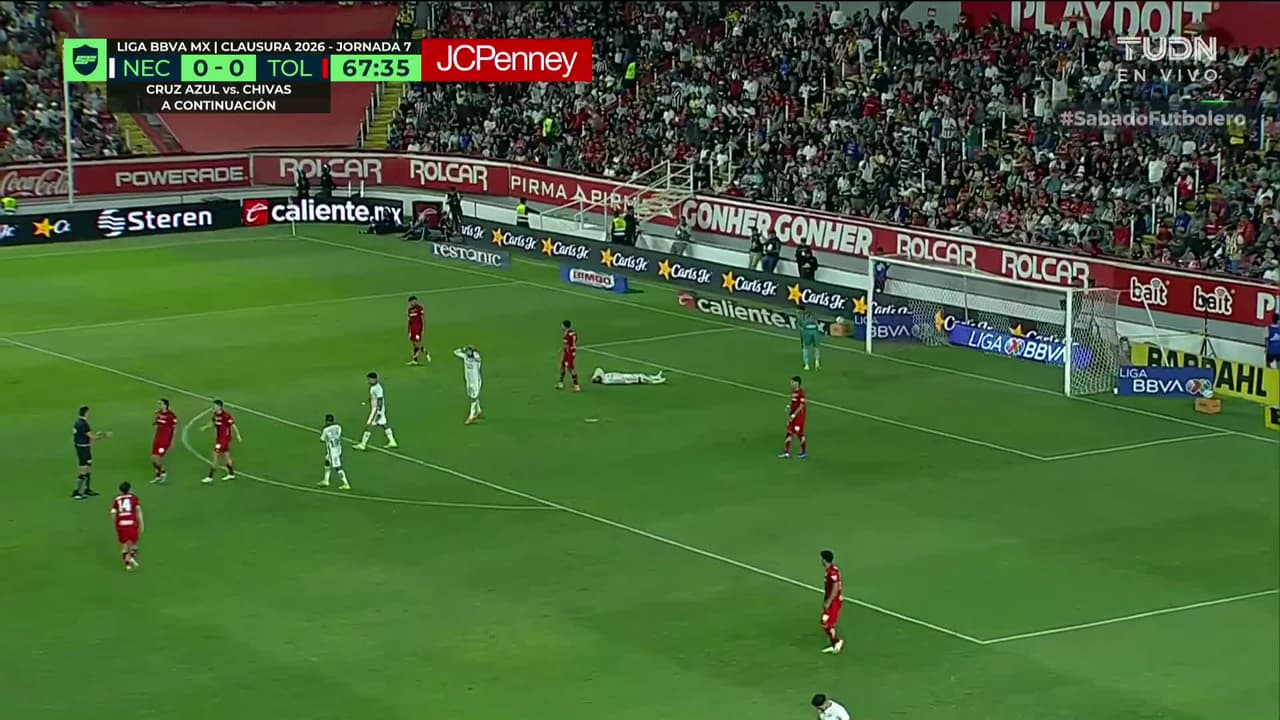 ¡La tuvo el Chicote! Hermoso centro y el remate de Calderón se va por encima