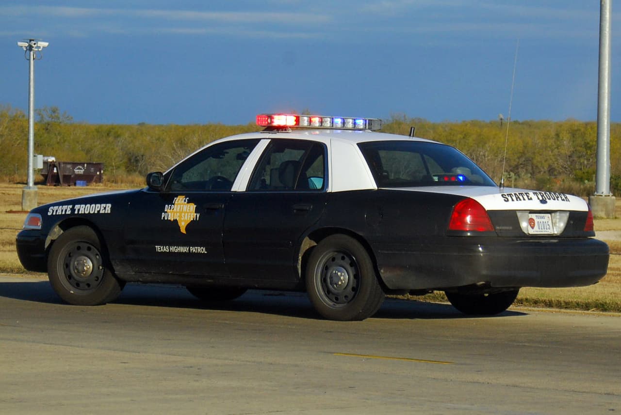 Envian policias a vigilar la frontera texana con México