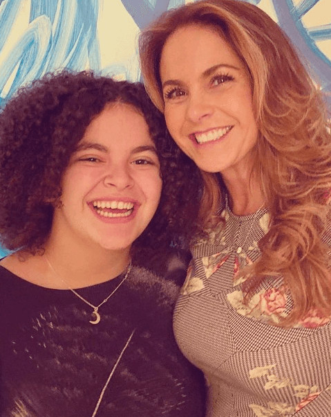 Madre e hija protagonizaron la portada de la revista mexicana Quién, en donde, además de posar juntas por primera vez, aseguraron que 
<b>las tienen sin cuidado los comentarios negativos hacia su persona</b>.