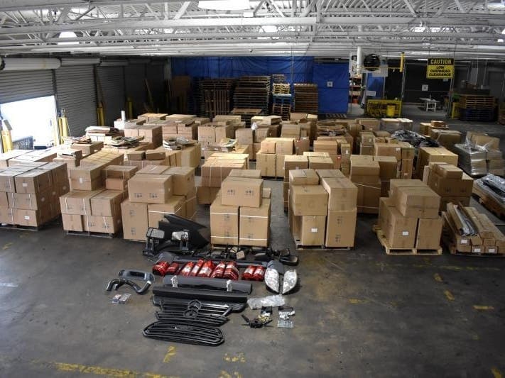 Autoridades incautan 6.000 piezas de automóvil falsificadas que se dirigían al área de Filadelfia desde China 