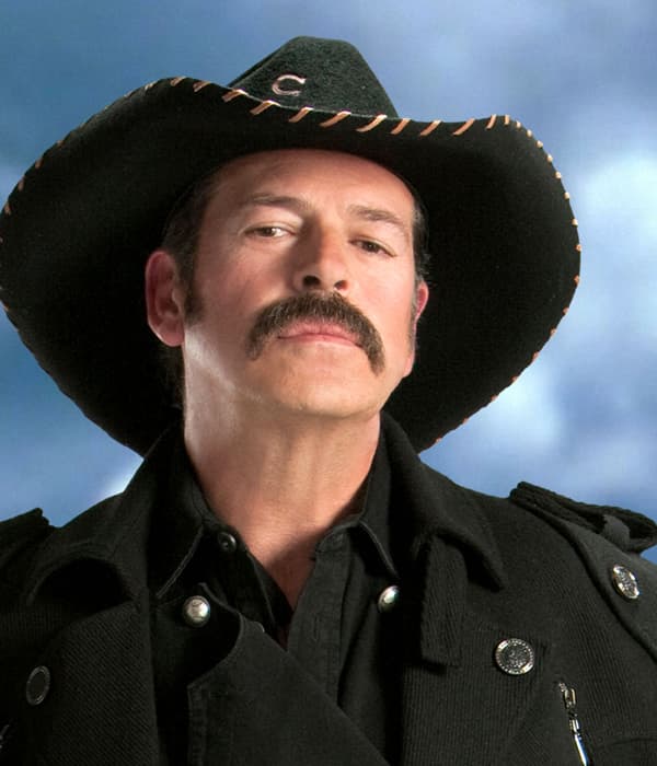 También hay galanes en las telenovelas que por nada del mundo se quitan el bigote.