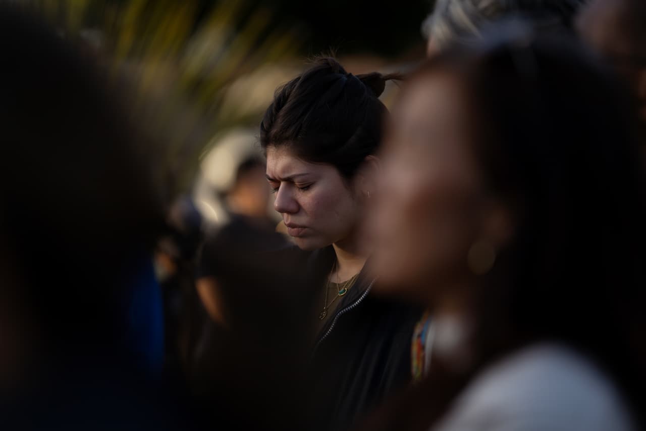 El gobernador de California, Gavin Newsom, lamentó lo sucedido vía Twitter: "Monterey Park ha debido tener una noche de alegría y celebración por el Año Nuevo Lunar. En cambio, fue víctima y este horrible y despiadado acto de violencia con armas de fuego".