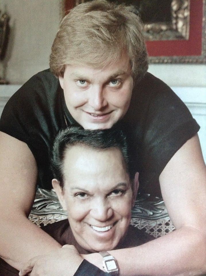 "Como dos gotas de agua", bromeaba 'Cantinflas' al hablar del 
<i>parecido</i> que tenía con su hijo.