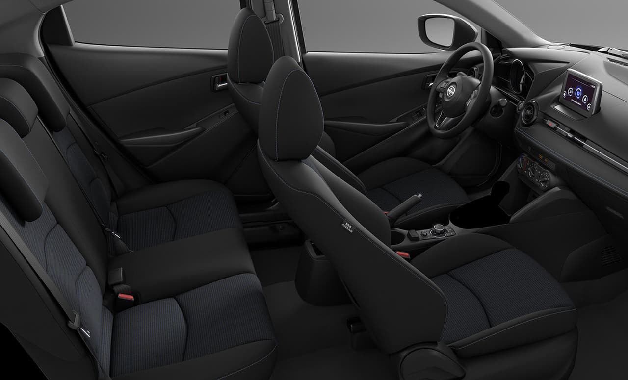 La cabina del Scion iA 2016 es elegante y sobre todo muy Mazda