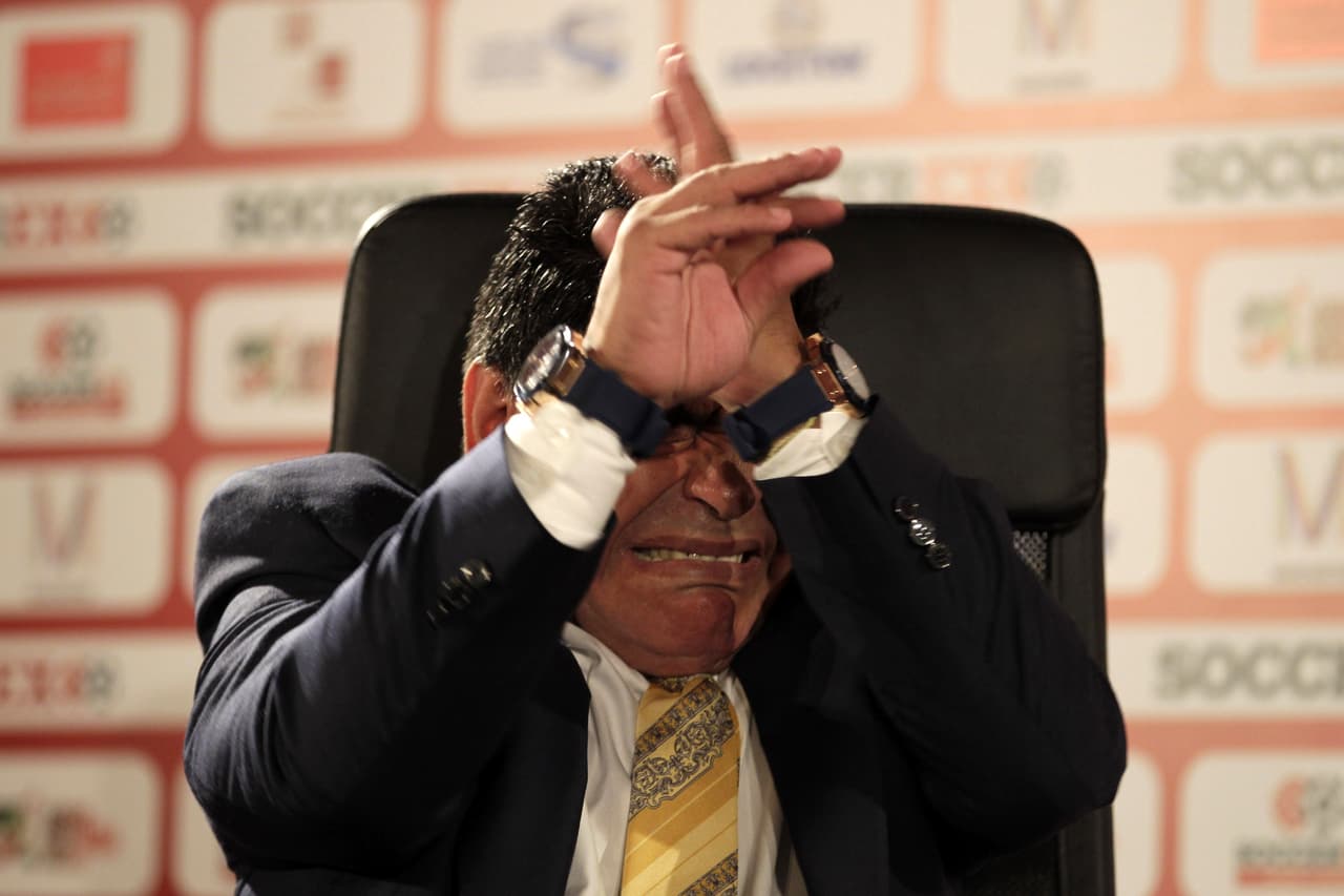 Maradona acusa a su ex esposa de desfalco millonario