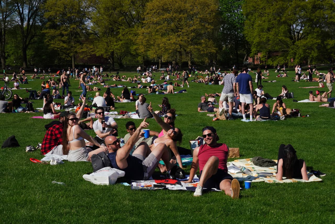 El Parque Central de Nueva York cual día normal en medio de la pandemia del coronavirus. La imagen fue tomada el 2 de mayo de 2020.