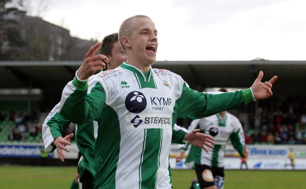 La carrera de Teemu Pukki arrancó en el humilde KTP con el que jugó una temporada hasta que fue observado por el Sevilla.