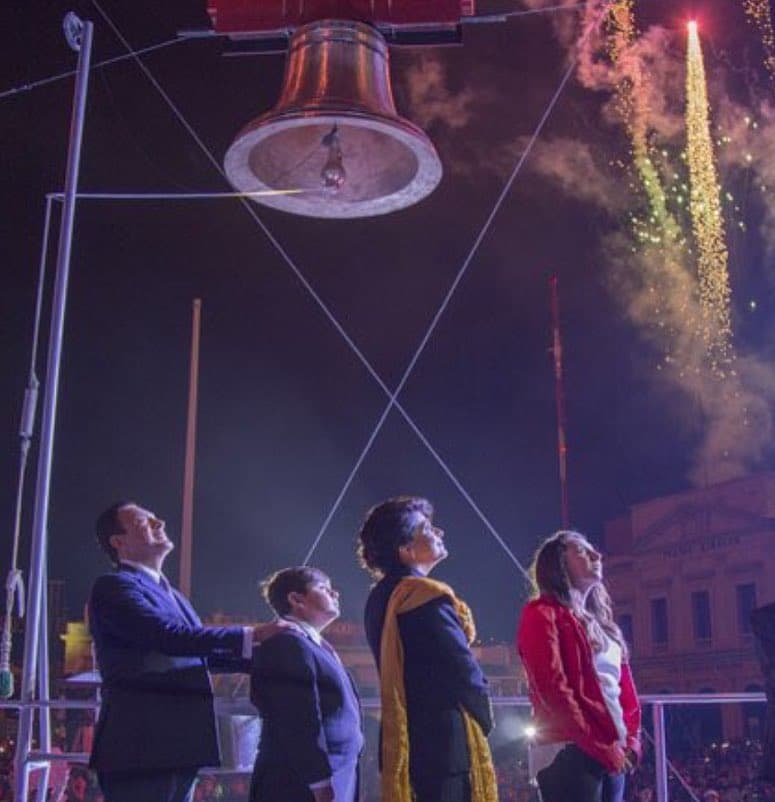 No hay duda alguna que
<b><a href="http://www.univision.com/temas/victoria-ruffo">Victoria</a></b> tiene una familia de telenovela, pues cuenta con todo el amor de sus hijos y de su esposo.