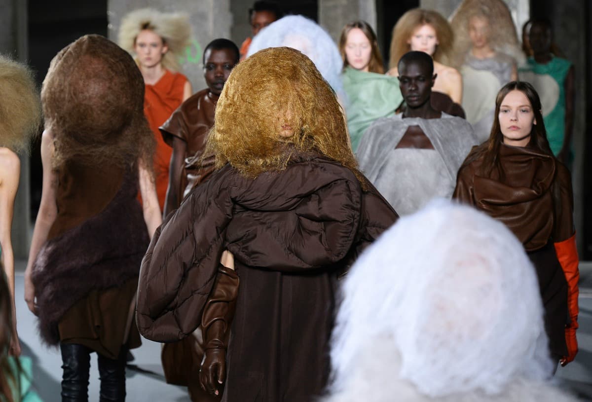 Burbuja de pelo en desfile Rick Owens