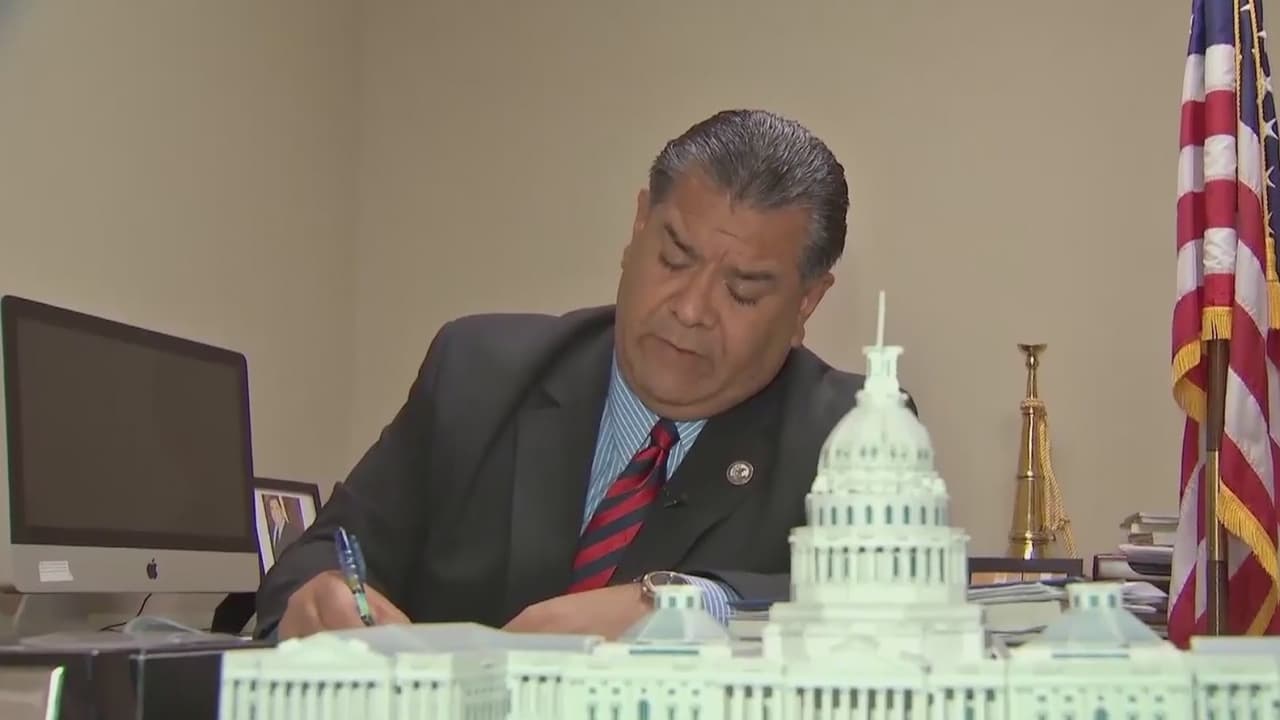 Martín Sandoval, ex senador local de Illinois, enfrenta cargos de soborno y por hacer declaraciones falsas