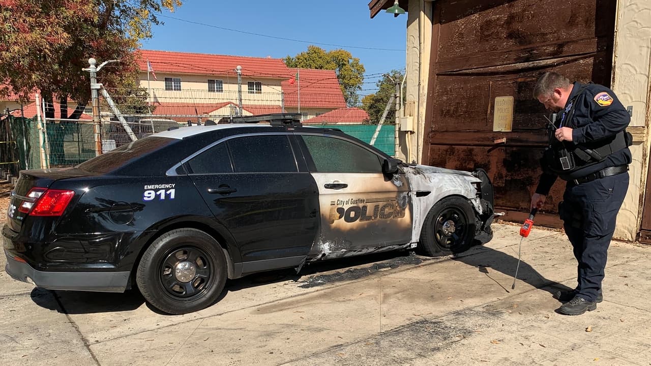 Ninguna persona estaba en el vehículo cuando un sospechoso le prendió fuego.