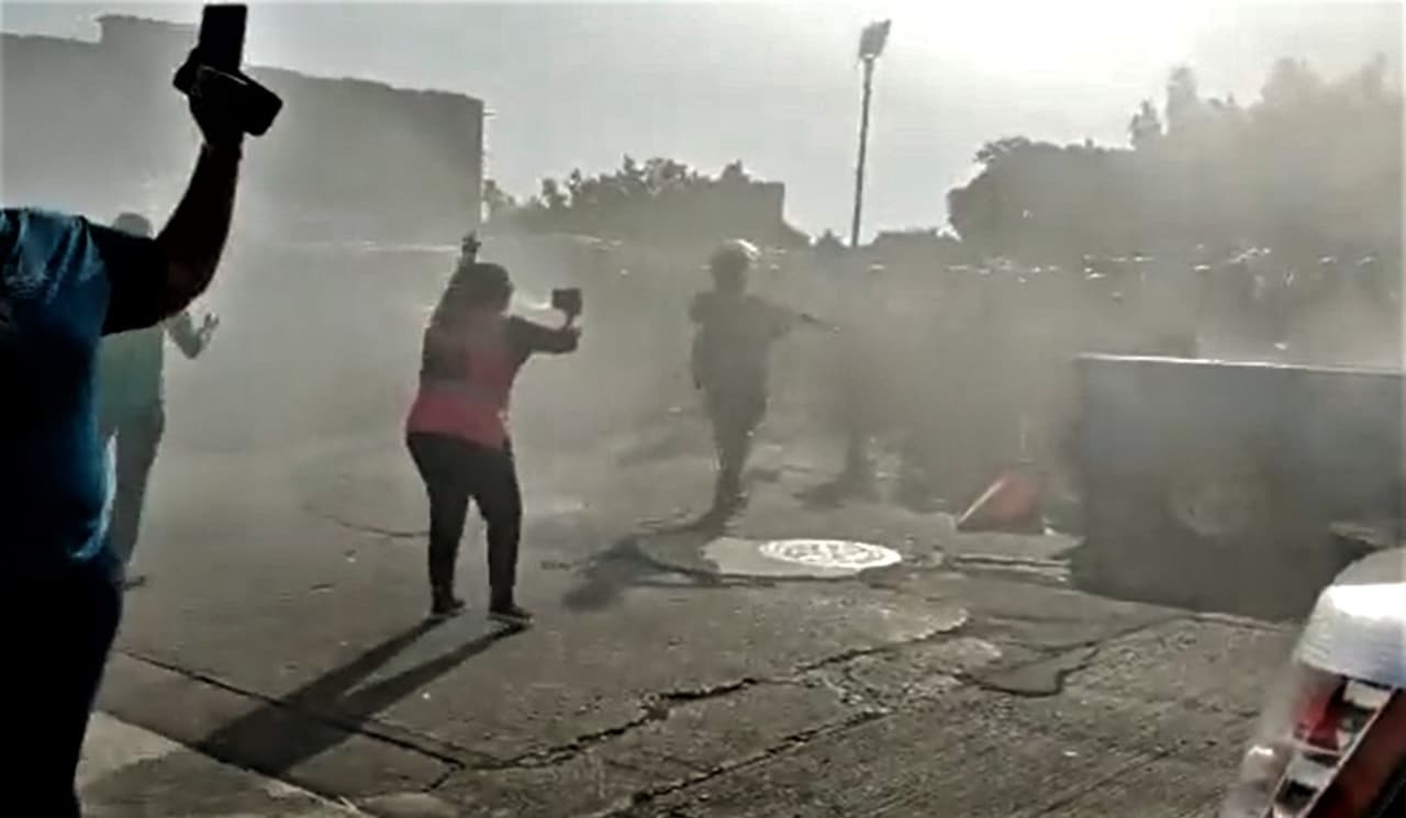 El 3 de junio se realizó una manifestación de la Unión Independiente Auténtica (UIA) frente a la sede de la Autoridad de Acueductos y Alcantarillados (AAA), en Río Piedras.