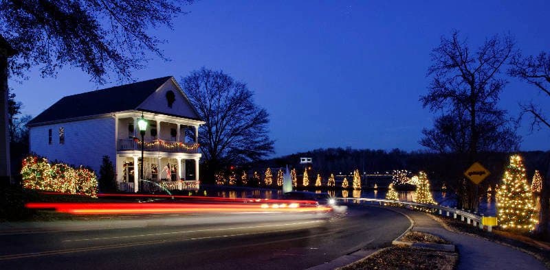 También hay más de 160 casas decoradas en todo el pueblo.