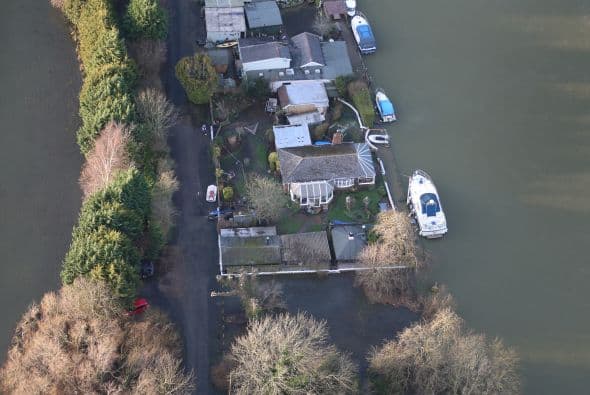 Diversas partes de Gran Bretaña quedaronbajo el agua.