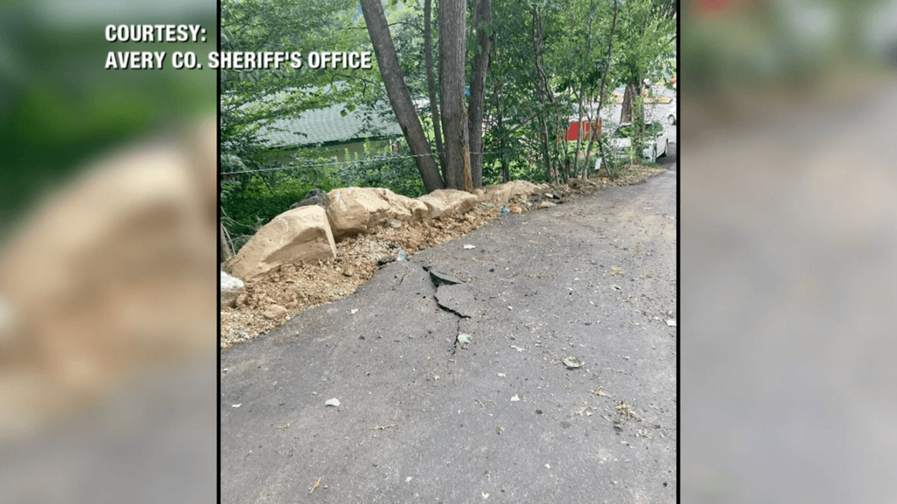 Un rayo causa daños en un parque de atracción y deja varios heridos en Carolina del Norte