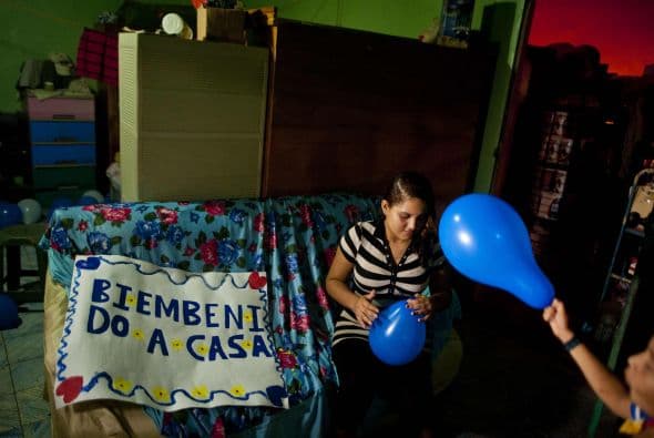 Los pobladores esperan el regreso de Juan Salvador Alvarenga, el hombre que apareció en las Islas Marshall tras haber pasado, según su historia, 13 meses en alta mar.