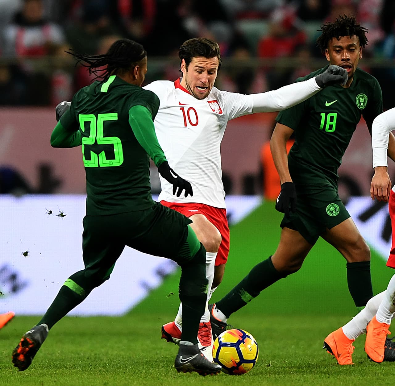 Polonia fue otro que sufrió la sorpresa por un equipo como Nigeria que a pesar de ser fuerte no luce como favorito en su grupo contra Argentina, Croacia e Islandia.