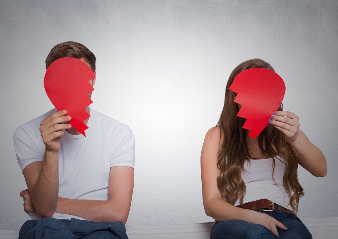 Dichos problemas sentimentales pueden provocar rupturas, y que uno de los dos decida ir en búsqueda de otra persona, o bien tome la decisión de separse definitivamente.