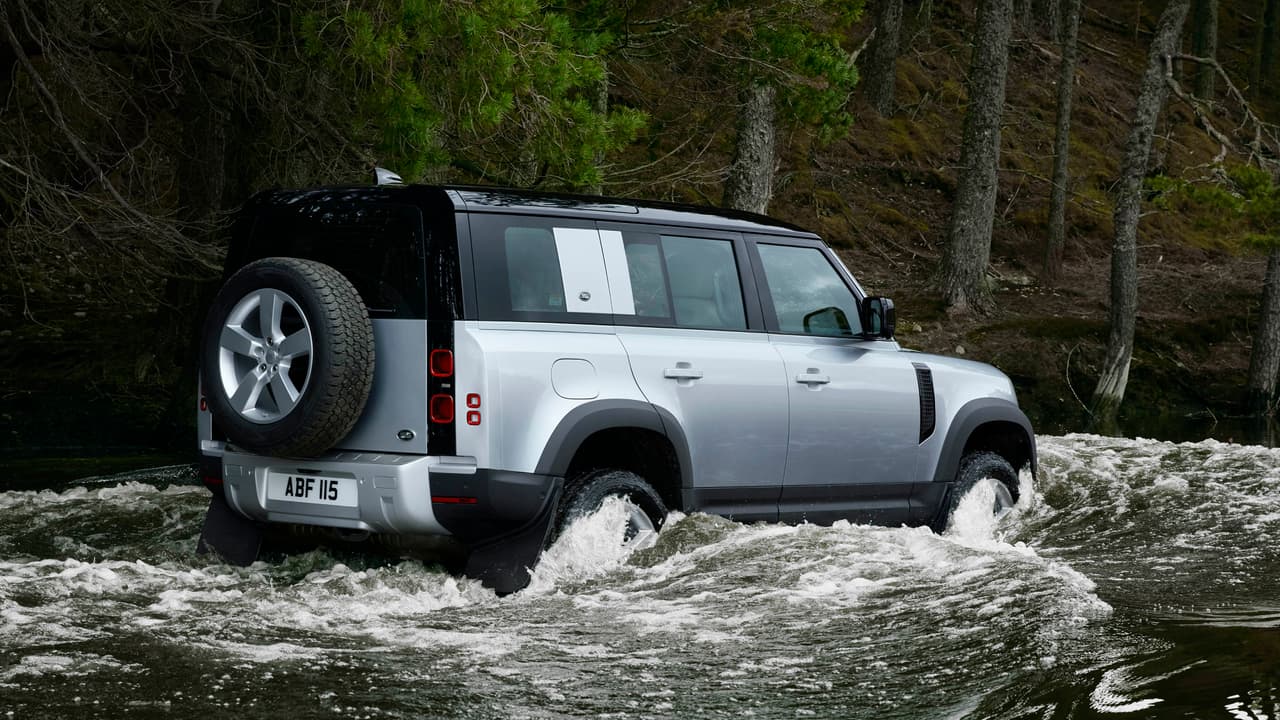 La suspensión se ajusta electrónicamente para elevar la distancia con el piso desde 8.5 pulgadas hasta 11.5.
<br>