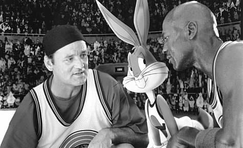 Este debut actoral de Michael Jordan en este superéxito familiar pasó como uno de los grandes mashups de Hollywood.