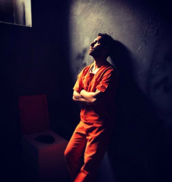 Recordemos que en el final de la temporada, Dave atrapa a John Lucio, por lo que lo veremos con uniforme de convicto.