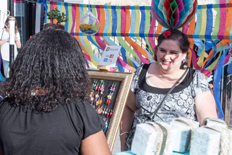 Puestos de artesanías.