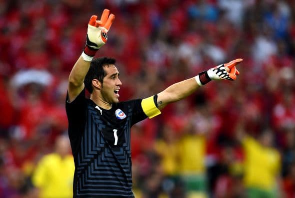 Claudio Bravo, fue pieza fundamental para que Chile lograra el pase a Octavos de Final del Mundial, donde cayeron en penales ante Brasil.