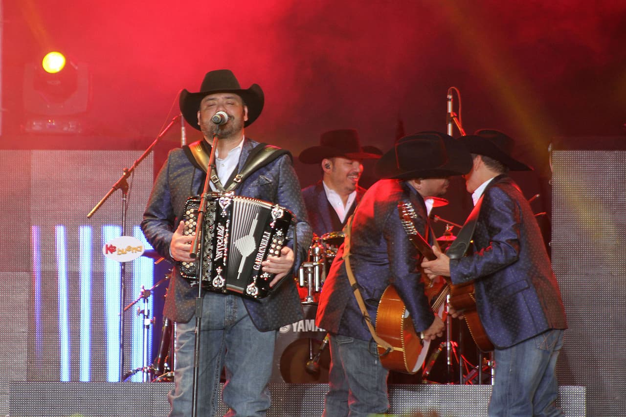 Intocable también fue reconocido con el Premio Lo Nuestro a su trayectoria.