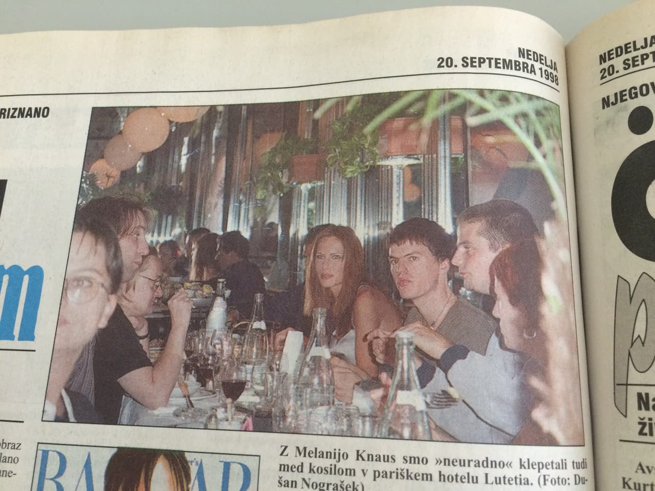 En 1998, ya novia de Donald Trump, Melania pagó un viaje en avión privado a reporteros eslovenos a París para una conferencia de prensa con ella, hasta entonces era desconocida.