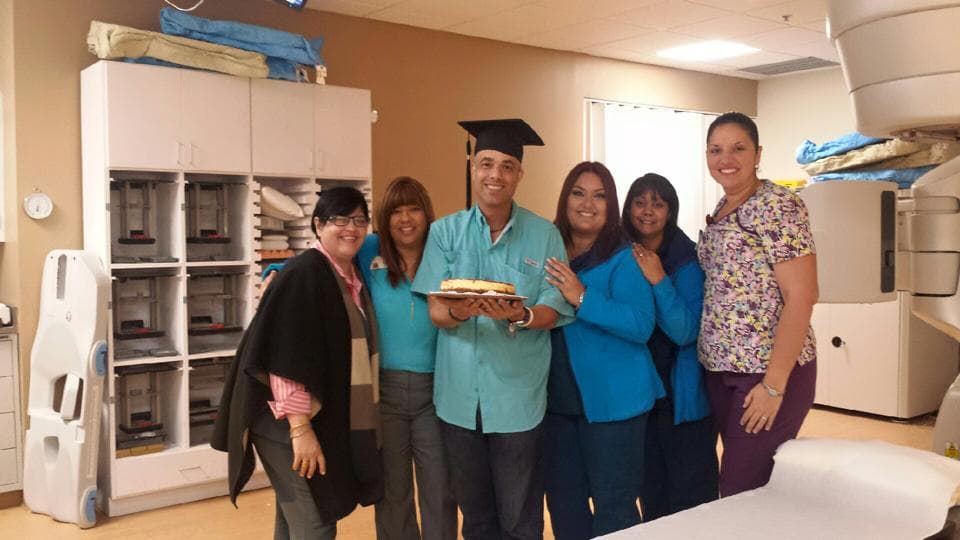 Héctor Ferrer finaliza tratamiento de radioterapia