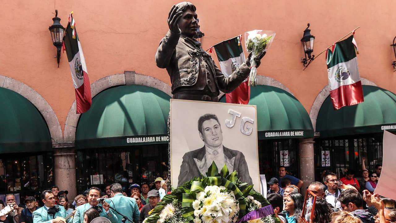 "Honrando su vida, su legado": fanáticos y amigos de Juan Gabriel lo recordaron a 5 años de su muerte