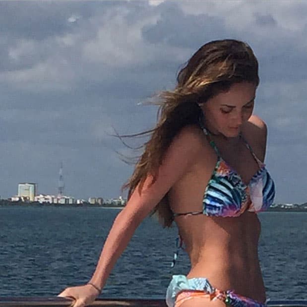 Anahí no lo hace seguido, pero a ella le gusta tomar el sol.