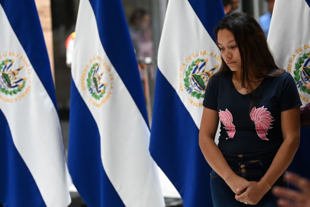 Velan en El Salvador a Óscar Martínez y su hija Valeria, ahogados en el río Bravo al tratar de llegar a EEUU