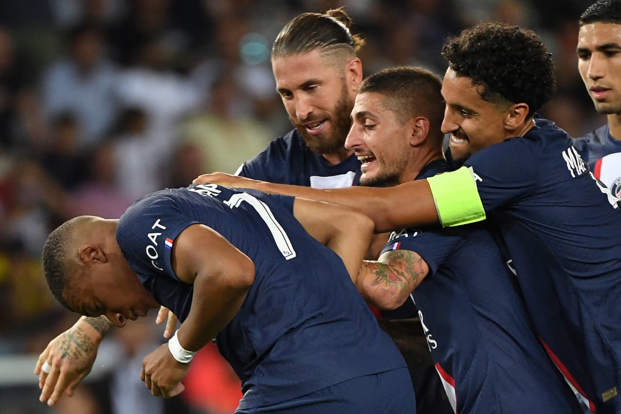 <br>Entre los jugadores del París Saint Germain se ha convertido en una costumbre festejar con la famosa ‘pamba’.
<br>