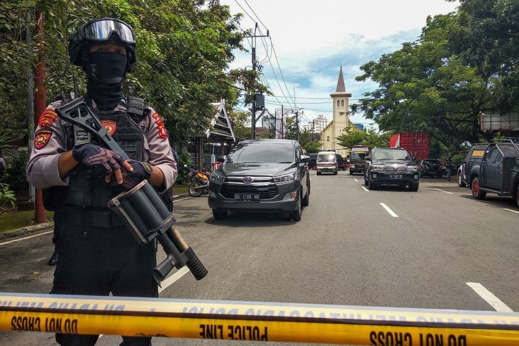 <b>Al menos 20 personas resultaron heridas </b>este domingo tras un atentado suicida contra la catedral católica de Makassar en Indonesia, tras la misa del domingo de Ramos.