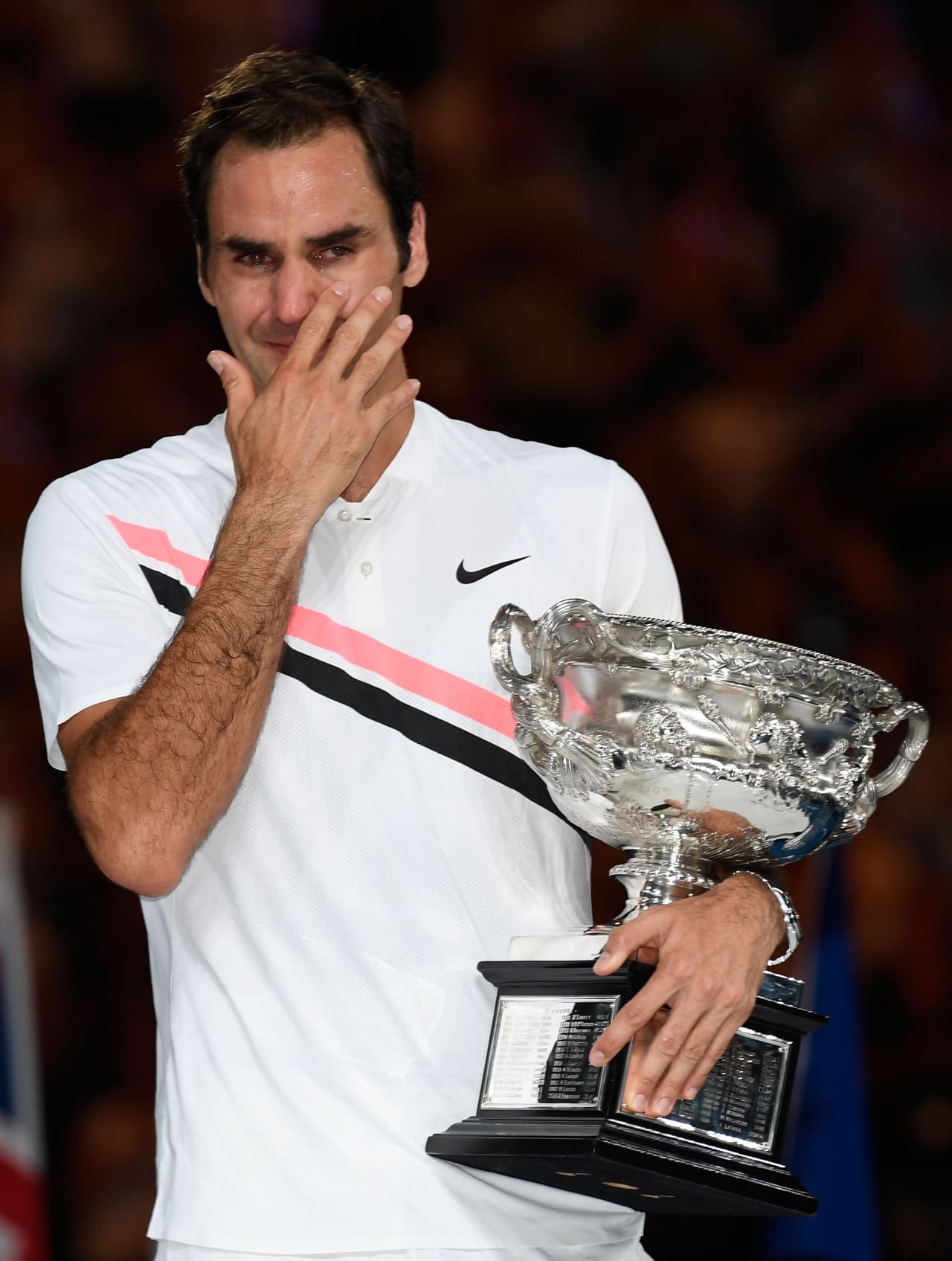 El grande del tenis no pudo contener su llanto emocionado, pues aún con 36 años mantiene vigente su dominio en el deporte.