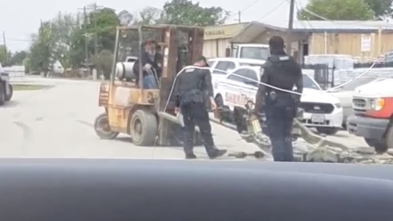 Los automóviles recuperados habían sido reportados como robados. La 
<b><a href="https://www.univision.com/temas/investigacion">investigación</a></b> continúa.