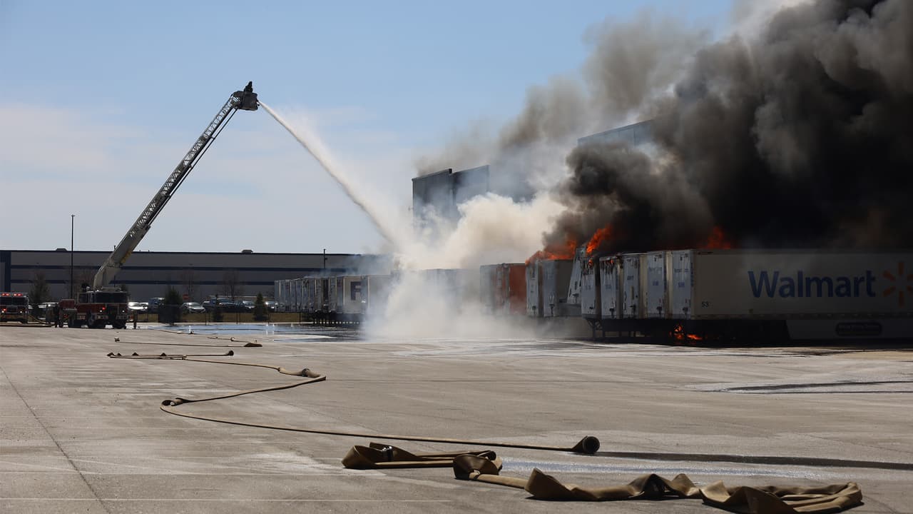 El incendio se registró cerca del medio día del miércoles. 
<b>Las labores de los bomberos se extendieron </b>hasta entrada la noche.