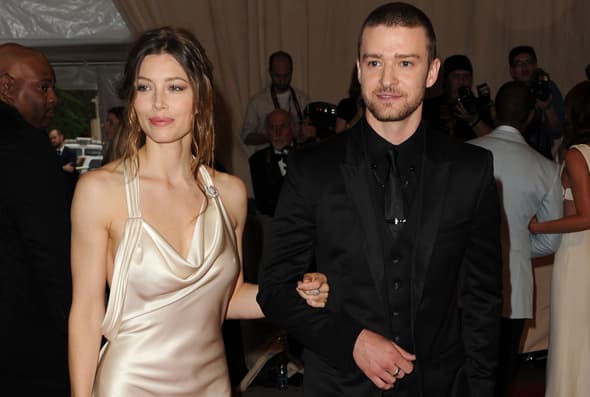 Justin Timberlake entregó a Jessica Biel un hermoso anillo.