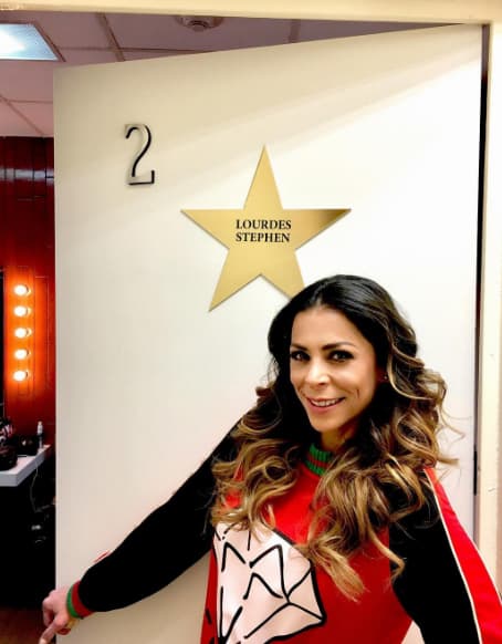 Lourdes quiere que la acompañes este sábado a las 10 pm / 9 centro por Univision.