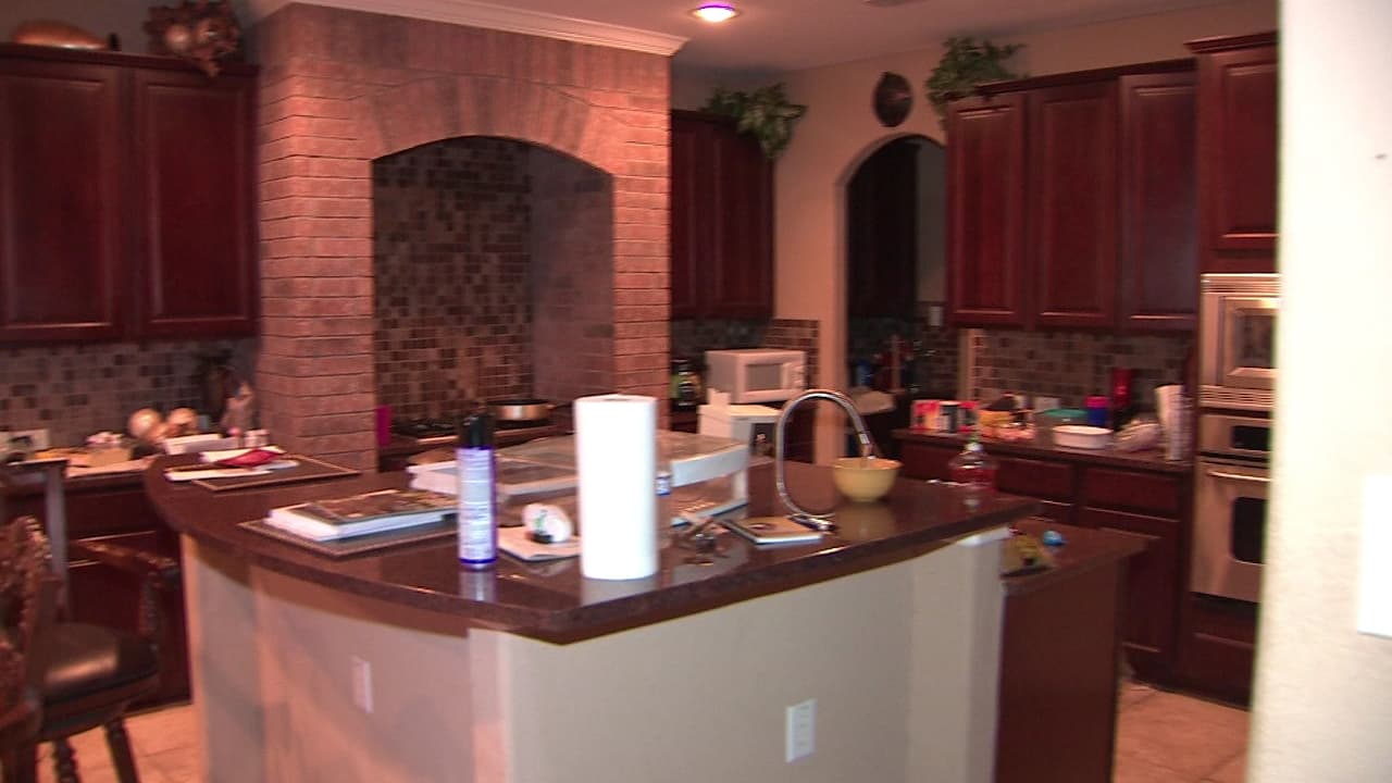 La casa de donde fueron rescatados los siete menores estaba desordenada y maloliente.